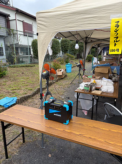 クリーン盆踊りで蓄電池を電源として活用している様子